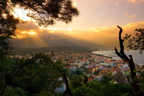 a view of a city at sunset at Centrale in Sami