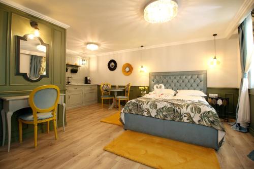 a bedroom with a bed and a table and chairs at Casa Hermanni in Sibiu