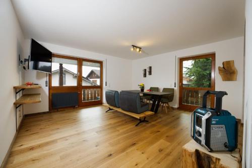 a living room with a table and a dining room at Ferienwohnung Schloßblick in Füssen