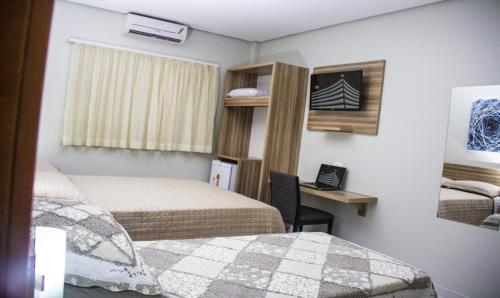 Tempat tidur dalam kamar di Hotel Baeza