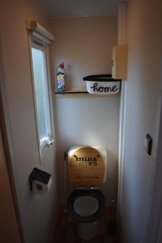 Φωτογραφία από το άλμπουμ του mobil-home sur terrain bucolique σε Ιέρ
