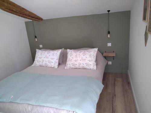 Postel nebo postele na pokoji v ubytování Gîte de Famille avec Jacuzzi, location longue ok