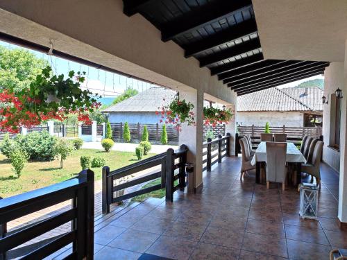 Restoran atau tempat lain untuk makan di Pensiunea Sub Horiță