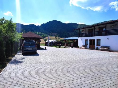 Pemandangan gunung umum atau pemandangan gunung yang diambil dari rumah tamu ini