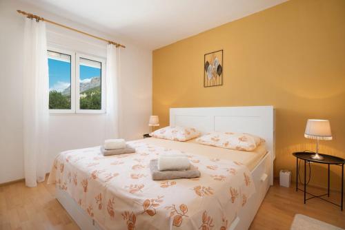 a bedroom with a bed with two pillows on it at Holiday home Paligan in Solin