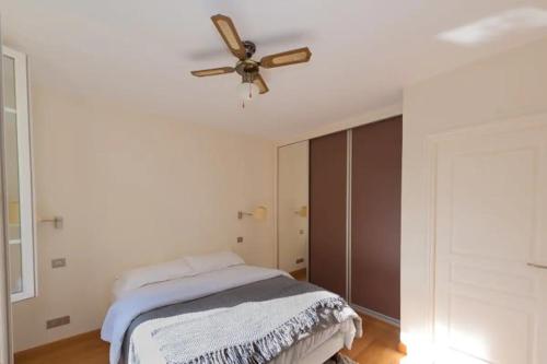 Katil atau katil-katil dalam bilik di Stunning Beaulieu Sur mer Retreat Chic with Air-Conditioning and Breathtaking Views
