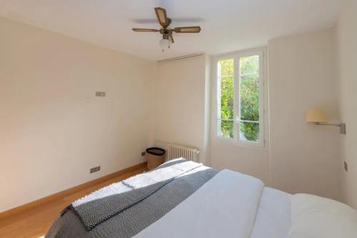 Katil atau katil-katil dalam bilik di Stunning Beaulieu Sur mer Retreat Chic with Air-Conditioning and Breathtaking Views