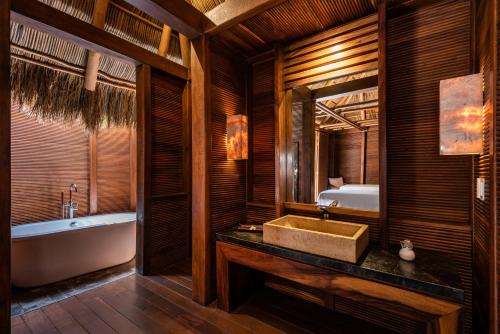 Koupelna v ubytování Delta Hotels by Marriott Riviera Nayarit, an All-Inclusive Resort