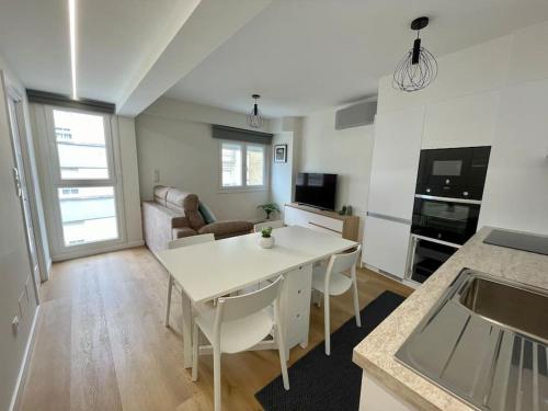 Kuchyňa alebo kuchynka v ubytovaní Precioso y acogedor apto. en Noia. Recién renovado