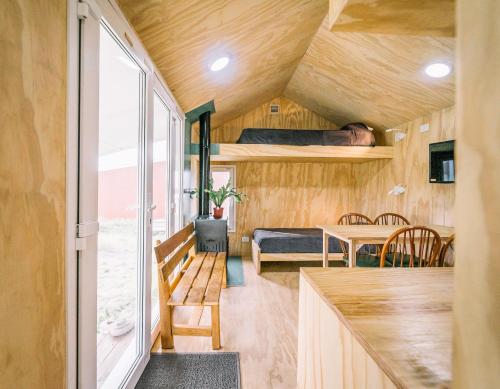 Postel nebo postele na pokoji v ubytování Loyca Eco-Tiny House