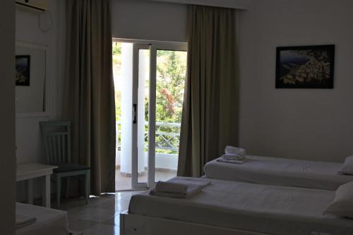 Postel nebo postele na pokoji v ubytování Saranda Hotel