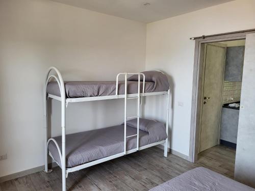 Katil dua tingkat atau katil-katil dua tingkat dalam bilik di Il bacio del sole
