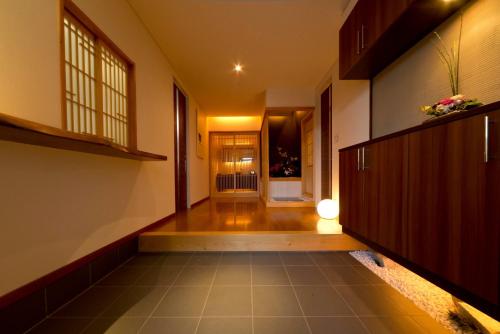 a hallway of a house with a hallway at villa-rizo - Vacation STAY 13184 in Hida
