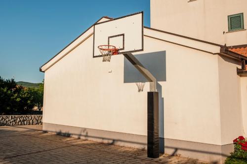 Το κτήριο όπου στεγάζεται  το διαμέρισμα