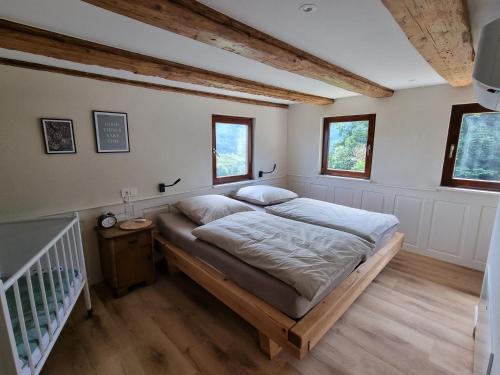 Katil atau katil-katil dalam bilik di Haus am Berg mit Wellnessbereich, Bar und Panorama