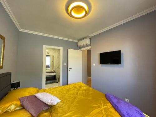 Lux Nanea Apartment by Oliveglia