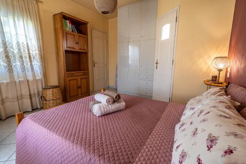 a bedroom with a bed with two towels on it at Casa Francesca in Vrahati