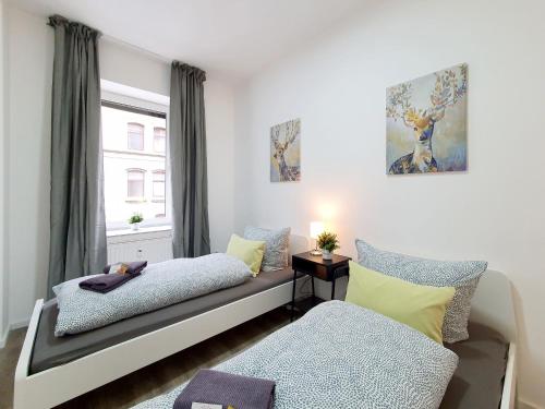 Säng eller sängar i ett rum på Apartments an der Kreuzstraße