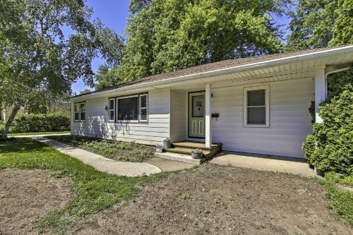 Gallery image of Cozy Oshkosh Home, 4 Blocks to Lake Winnebago in Oshkosh