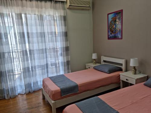 Postel nebo postele na pokoji v ubytování STADION 2 APTS Near Athens City Center(4 beds+sf)