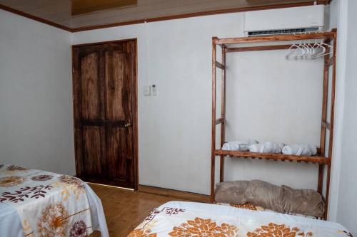 Un pat sau paturi într-o cameră la Tony's House