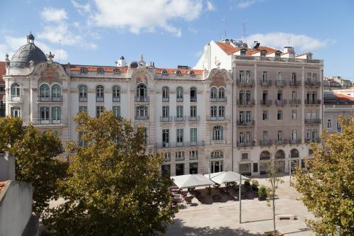 FLH Intendente Modern Mezzanine with Balcony