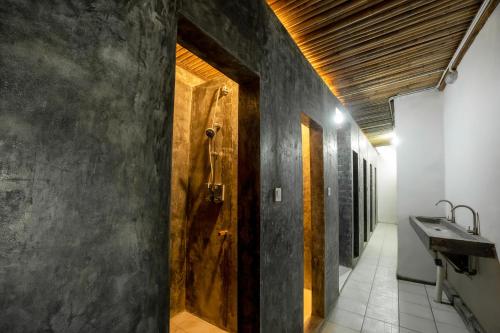 Gallery image of Waiwas Hostel in Kuta Lombok