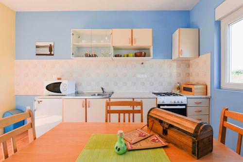 Kuchyň nebo kuchyňský kout v ubytování Paklina apartments