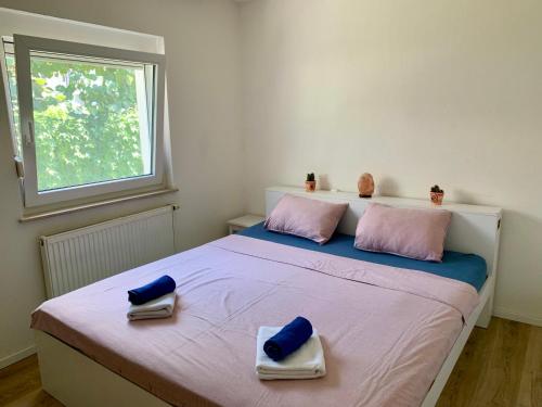 Postel nebo postele na pokoji v ubytování Peachy house Bežigrad