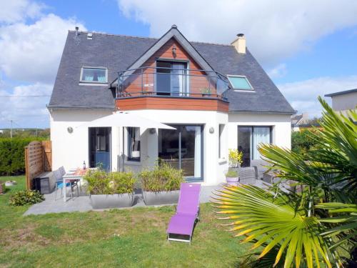Holiday Home in Crozon near Sandy Beaches