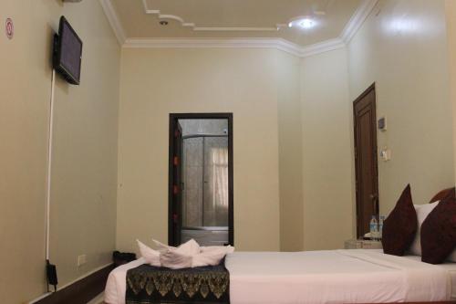 a hotel room with two beds and a mirror at Golden Noura Villa-Pub & Restaurant in Phnom Penh