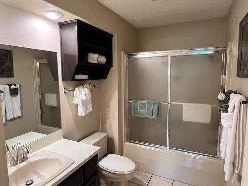 a bathroom with a shower and a toilet and a sink at Greens One Vacation Home 32 in Bella Vista