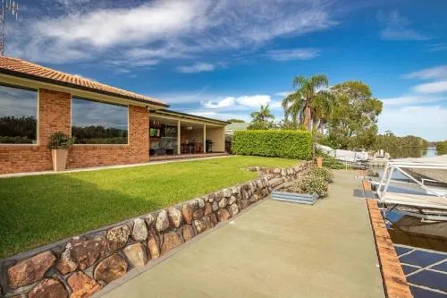 A Waterfront on Palmway picture