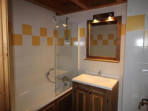 a bathroom with a sink and a shower and a mirror at Appartement Aussois, 3 pièces, 6 personnes - FR-1-508-271 in Aussois