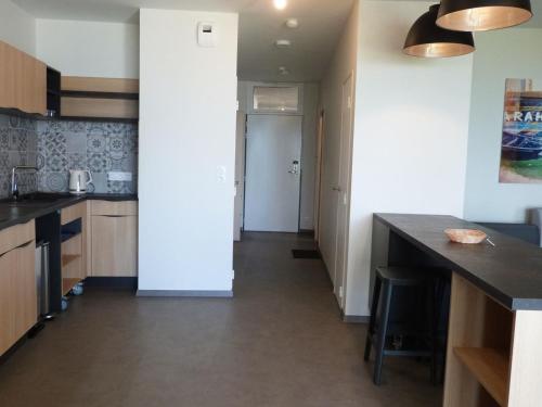 Photo de la galerie de l'établissement Appartement PMR 4 pers, plage, piscine chauffée, parking, animaux admis - FR-1-194-254, à La Tranche-sur-Mer