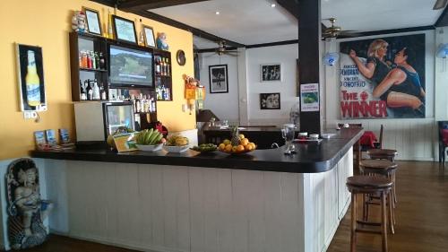 a bar in a restaurant with fruit on the counter at Zen inn in Padangbai