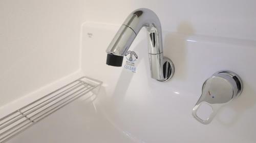 a bathroom sink with a faucet on a counter at GLOCE 海行燈 l 江ノ島から徒歩5分 小型犬可 in Kamakura