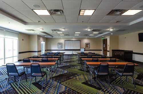 Бизнес-центр и/или конференц-зал в Holiday Inn Express Hotel & Suites Atlanta Airport West - Camp Creek by IHG