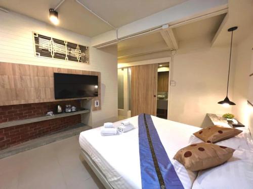 Кровать или кровати в номере Remember @ Phuket Town