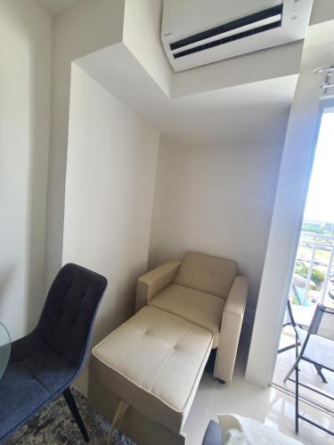 Posezení v ubytování INSPIRIA Condo Free Airport Pickup for 3 nights stay or more