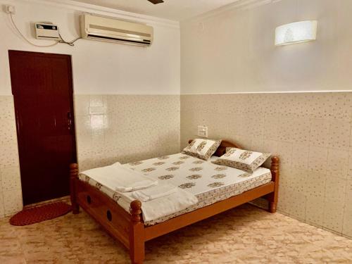 a bedroom with a bed in a room at La Ruelle Guest House in Puducherry
