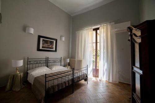 a bedroom with a bed and a large window at Hotel Torre Guelfa Palazzo Acciaiuoli in Florence