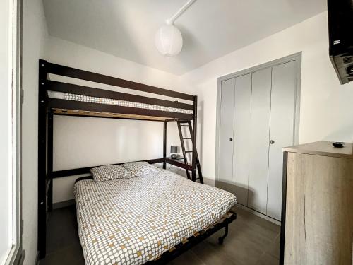 Posteľ alebo postele v izbe v ubytovaní Appartement rénové tout confort avec piscine