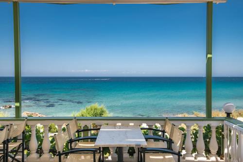 Afbeelding uit fotogalerij van Achillion Apartments & Studios in Amoudi