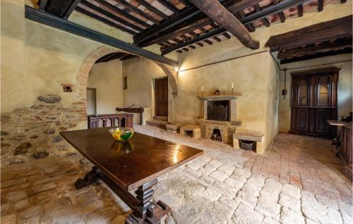 Ruang duduk di Beautiful Home In Civitella Marittima