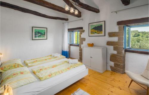 Postel nebo postele na pokoji v ubytování Stunning Home In Krusvari With Kitchen