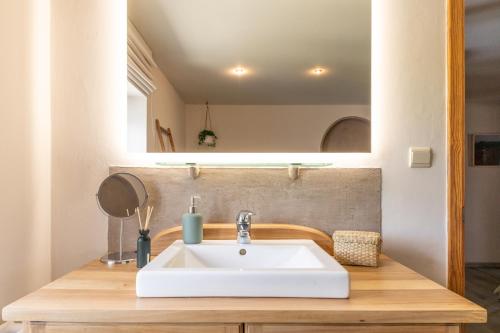 a bathroom with a white sink and a mirror at Gîte Athois la campagne in Ath