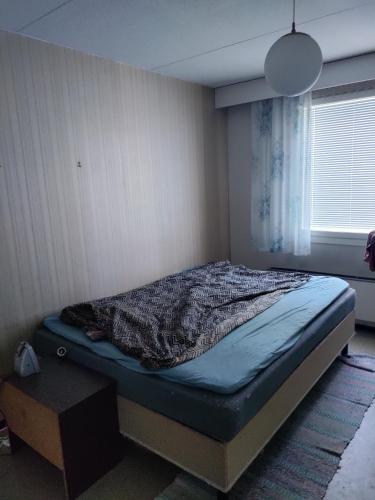 Postel nebo postele na pokoji v ubytování Ristonkuja3A9 Humppila