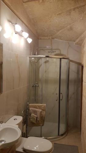 a bathroom with a shower with a toilet and a sink at Dar il-Hena in Żurrieq