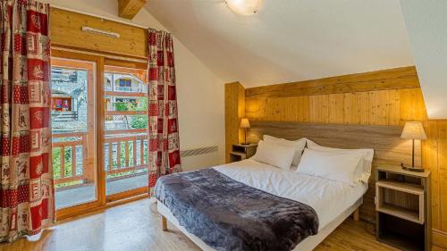 En eller flere senge i et værelse på Madame Vacances La Cascade
